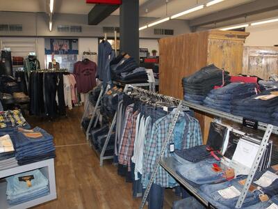 Innenansicht Jeans & Basics