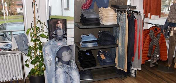 Innenansicht Jeans & Basics