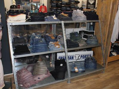 Innenansicht Jeans & Basics